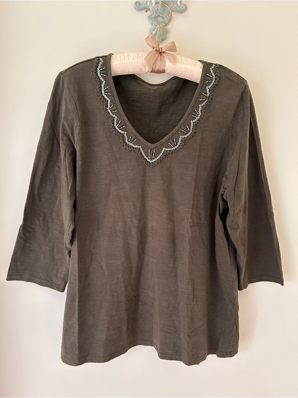 Coldwater Creek Knit Top with Embellished/Embroidered Details 
Size: L/14 
EUC